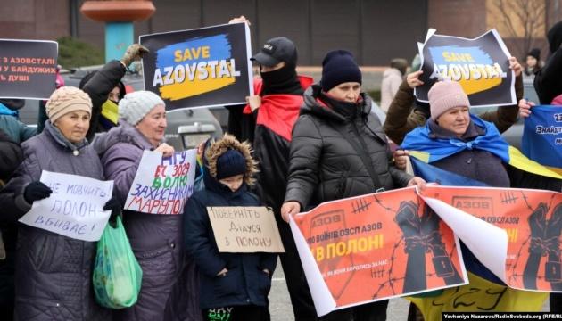 Як Росія маніпулює акціями родичів військовополонених у своїй інформаційній війні